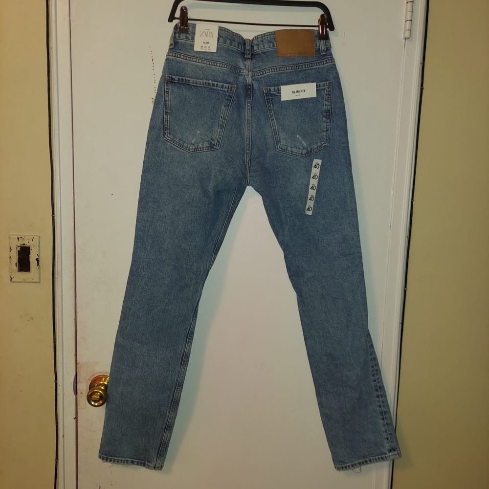 Distressed jeans - Picture 3 of 7